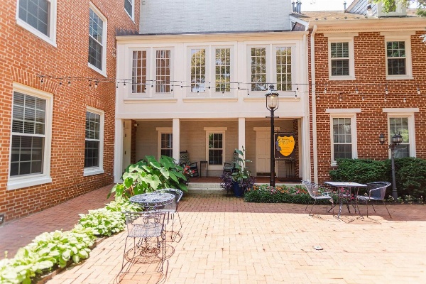 1840s Carrollton Inn Main image