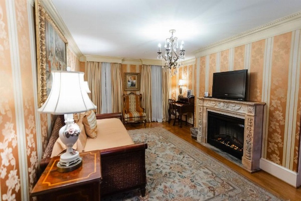 1840s Carrollton Inn image 23