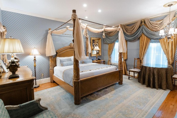 1840s Carrollton Inn image 7